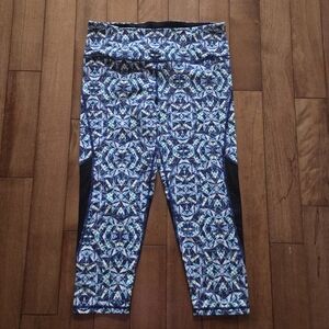 Victoria's Secret Sport Blue Geometric Knockout Capri Leggings Size L